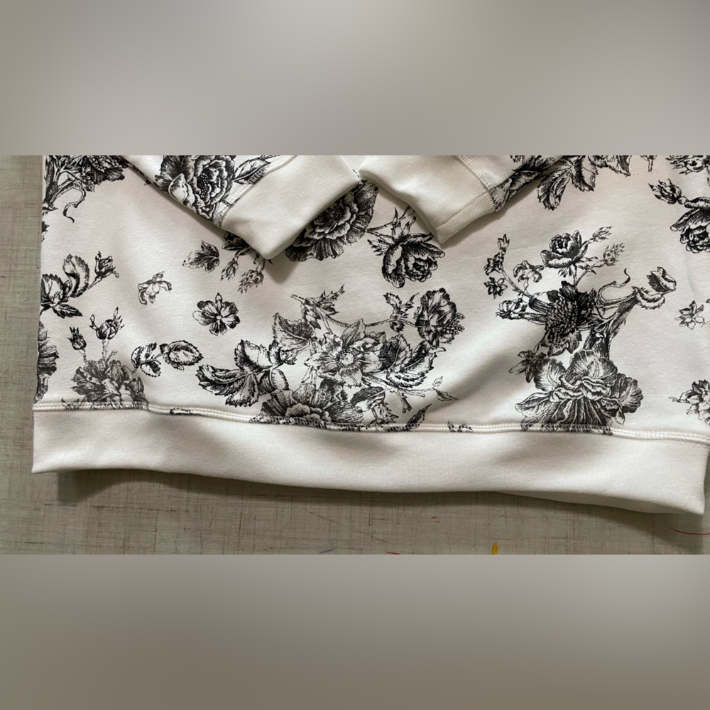 Karen Scott sport White Sweatshirt with Black Floral Print - Picture 6 of 6